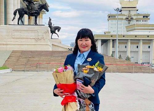 SHUUD.mn сайтын редактор Н.Энхбат 